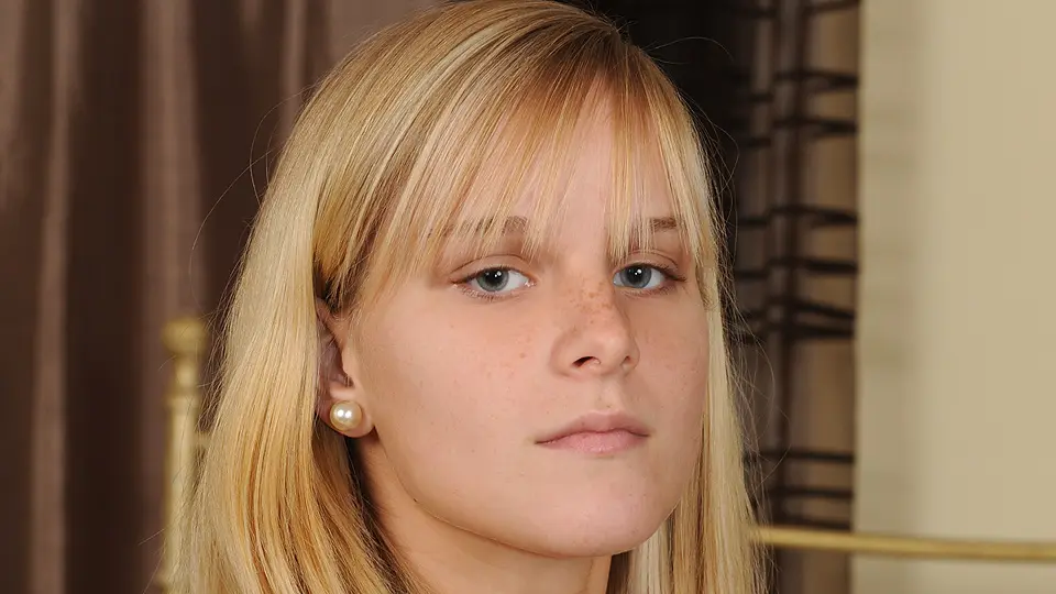 Newcomer Exposing Her Tempting Naked Body