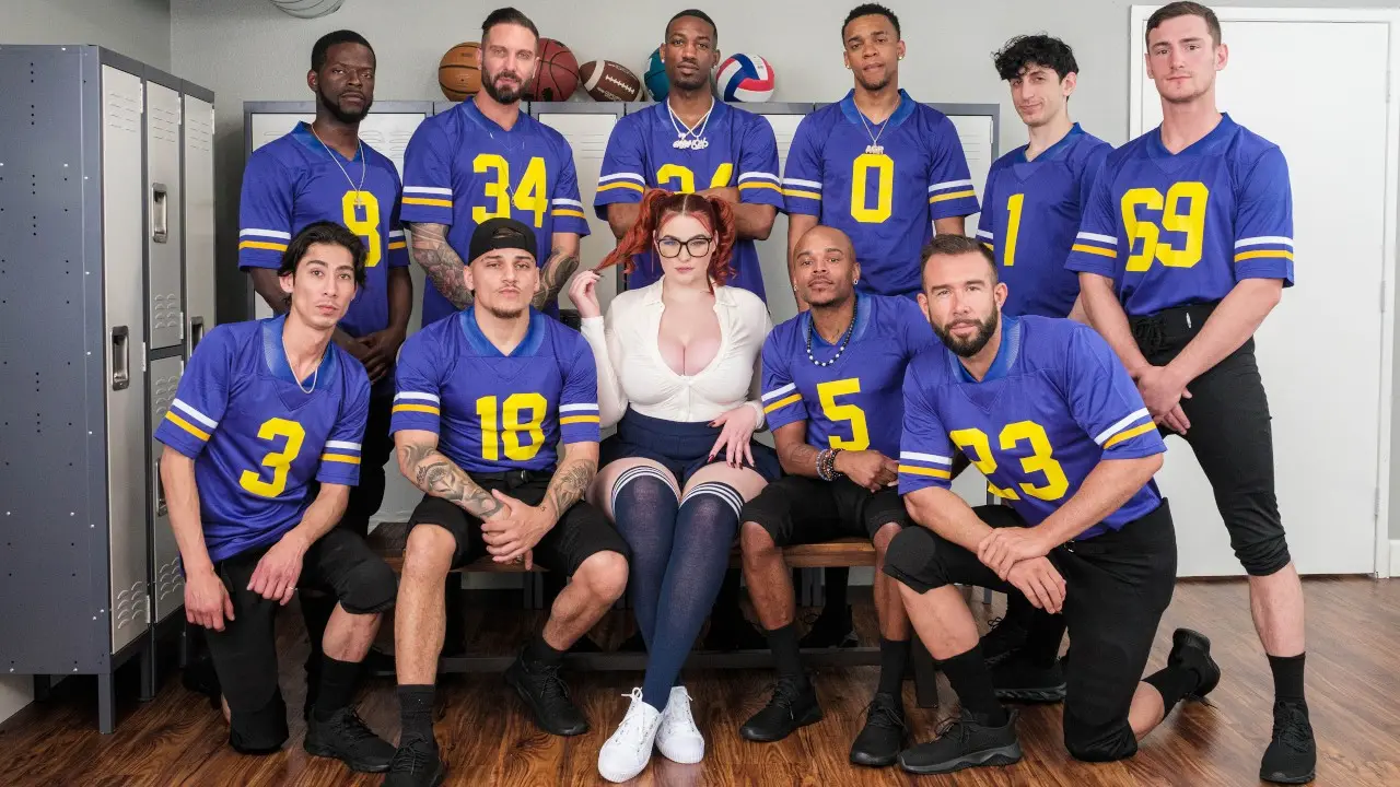 Nerdy Babe's Locker Room Blowbang