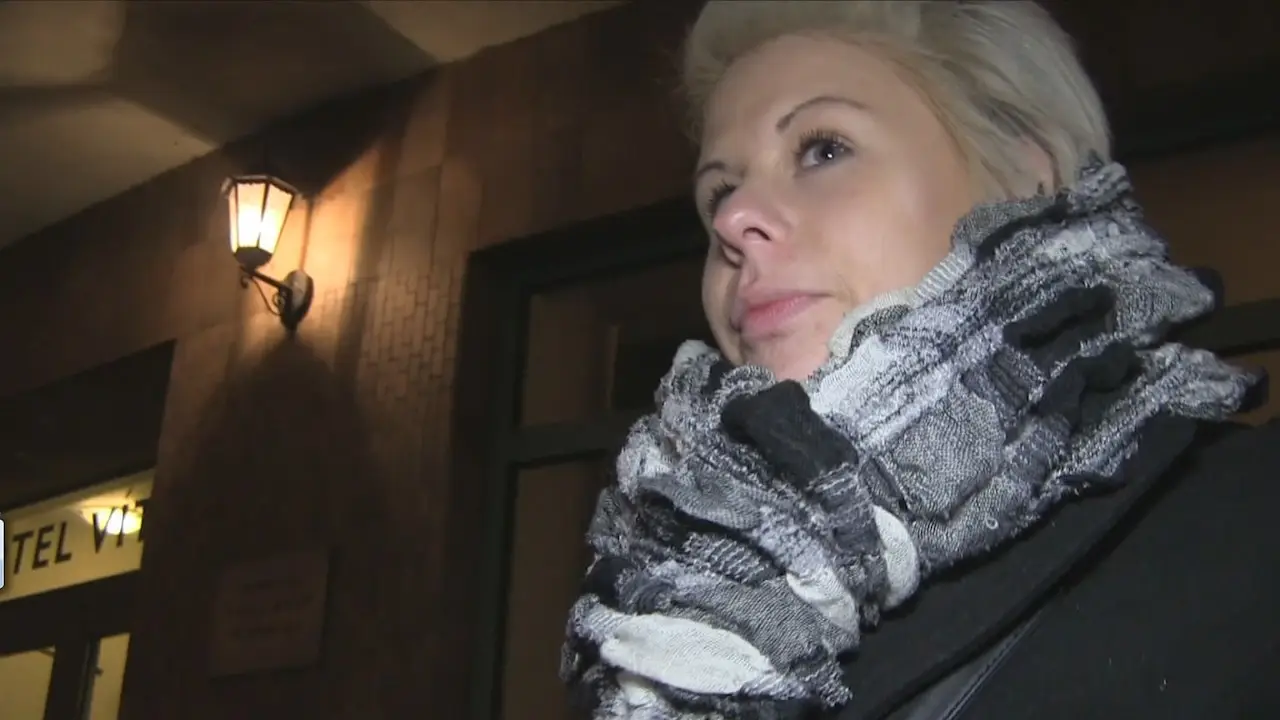 Short Haired Woman Gets A Special Offer For Stranger's Cock