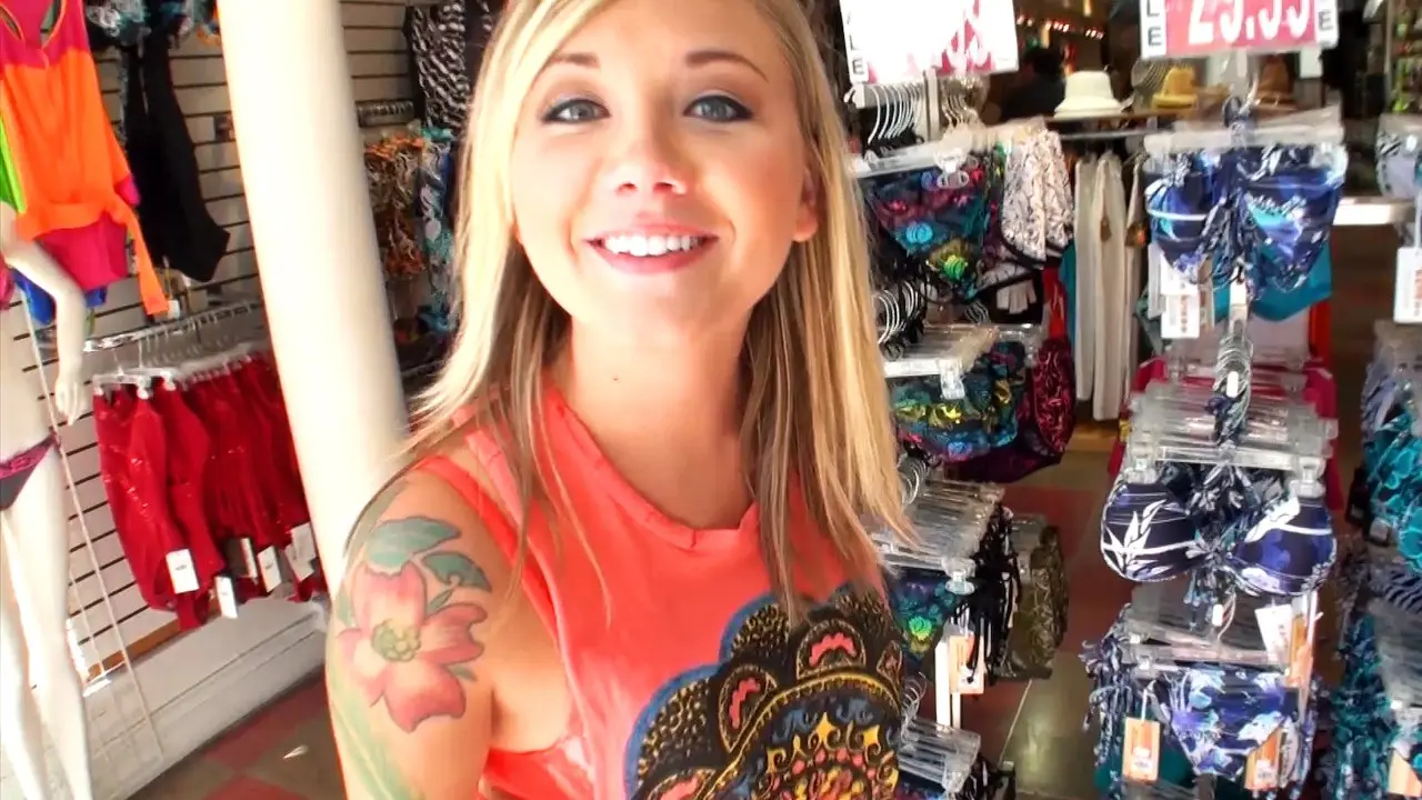 Bikini Flash and Tease (Mofos 2013)