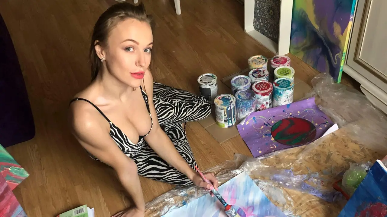 Aislin - Oil soaked quarantine masturbation (SexyHub 2020)