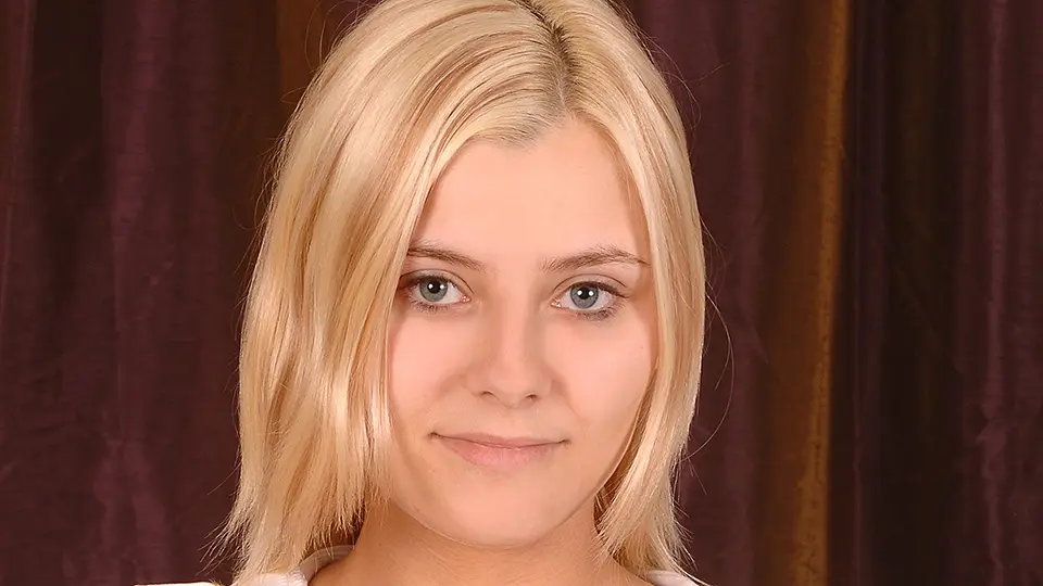 Sweet Tart Reveals Her Goodies! (PornWorld 2008)