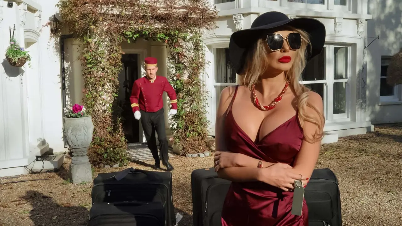 Banging The Bellhop (Brazzers 2022)