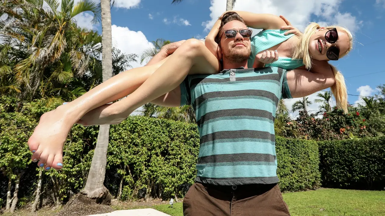 Blonde Braceface Begs For Big Dick (Mofos 2018)