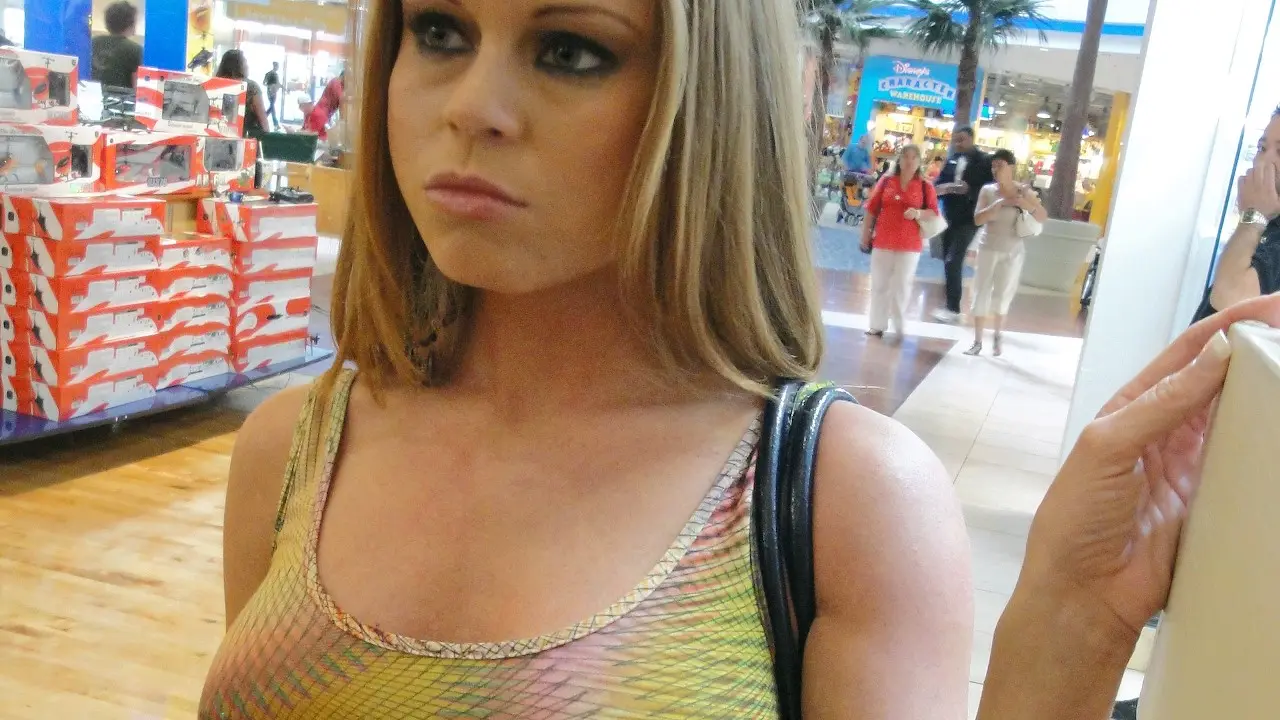 Nikki's Feelin' Caliente!