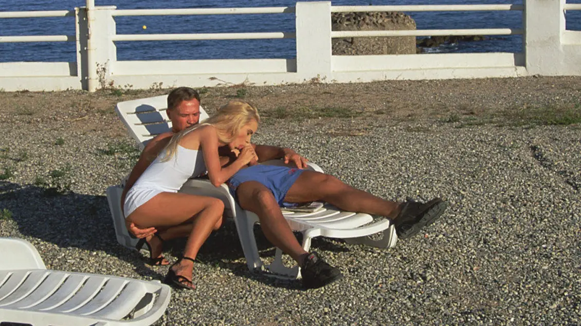 Beautiful Blonde Julia Swen Gives Boyfriend Outdoor Blowjob for Facial (Private 2010)