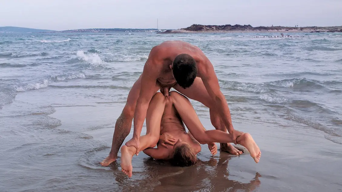 Cayenne Klein Gets Pussy Pounded Deep and Fast While in Salty Ocean (Private 2010)