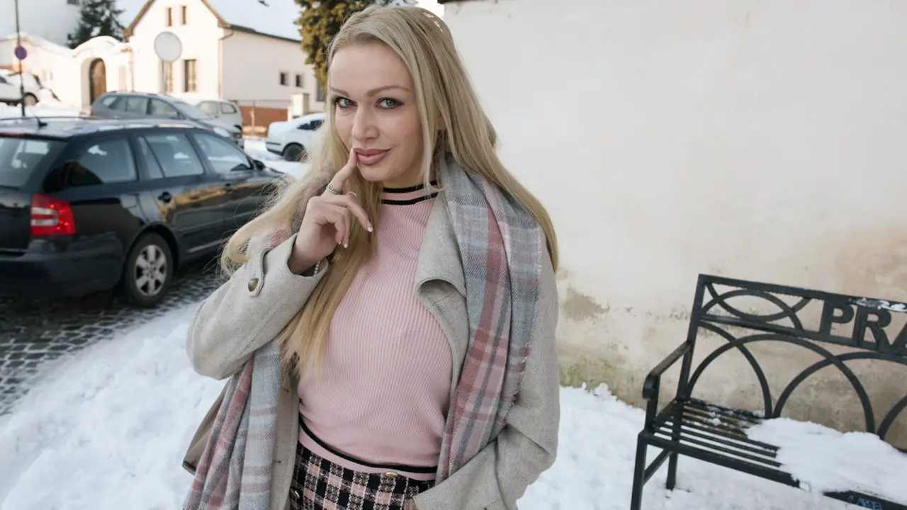 Sexy busty cougar housewife fucked