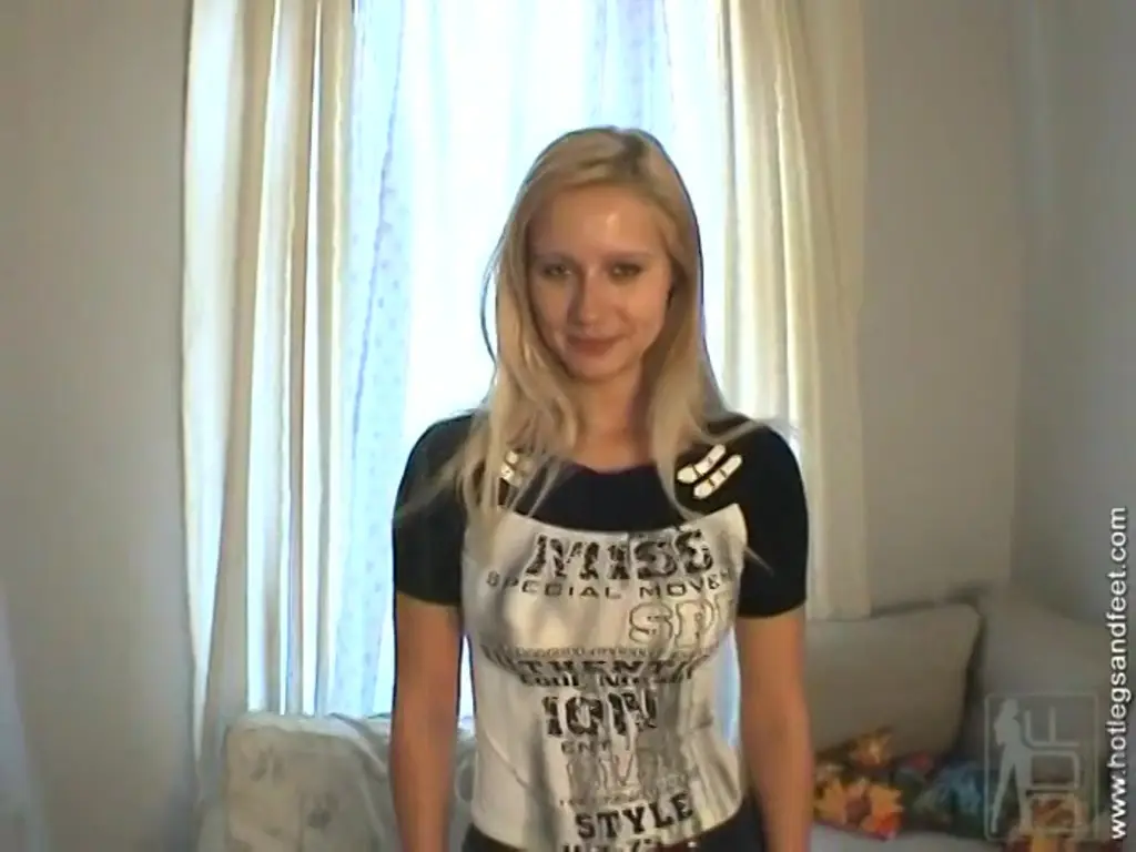 Enza - She's Got Legs For Miles! (PornWorld 2008)