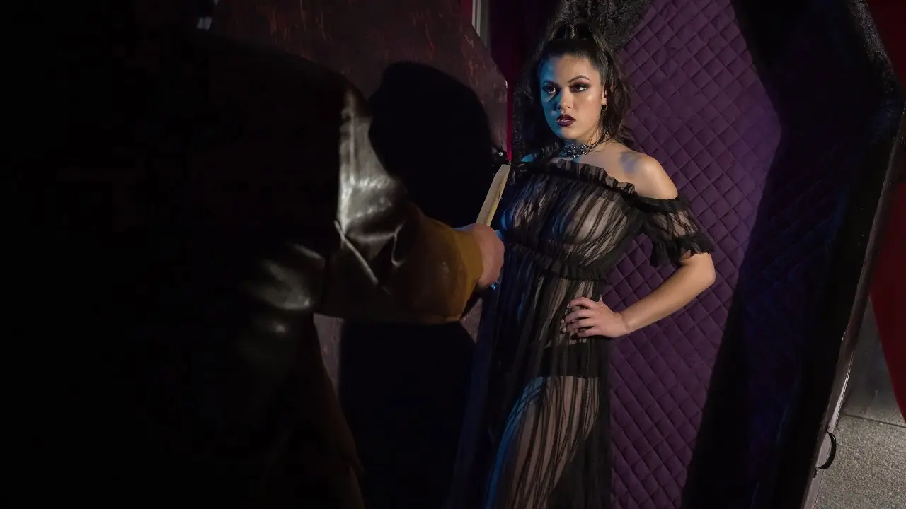 Creeping In Her Crypt (Brazzers 2019)