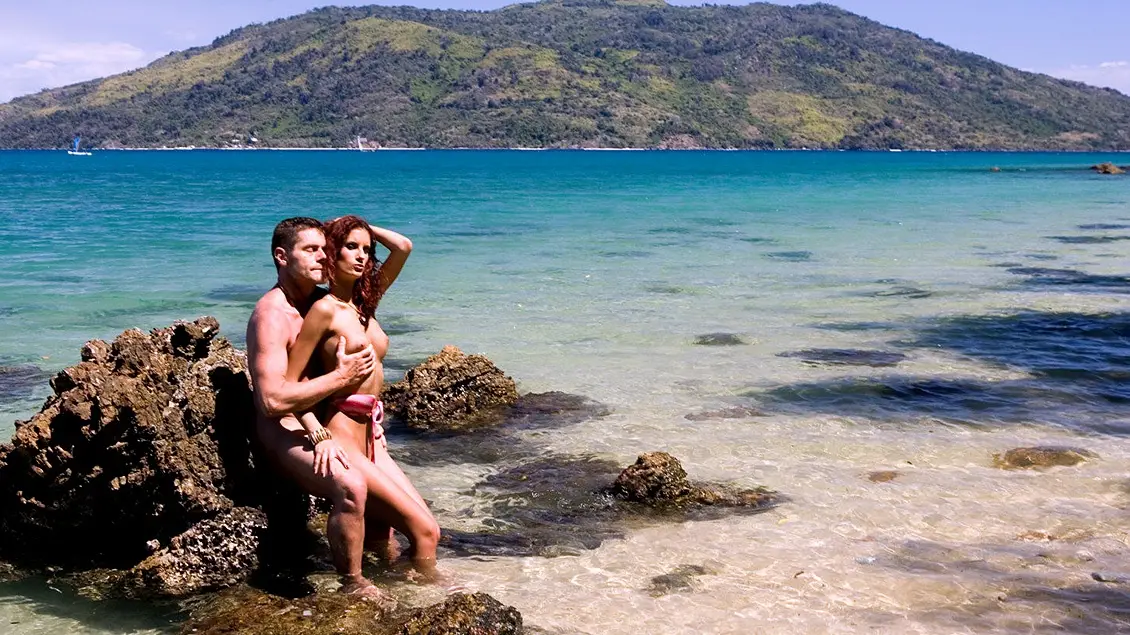 Leanna Has Hardcore Anal Sex on the Beach with Her Lover (Private 2012)