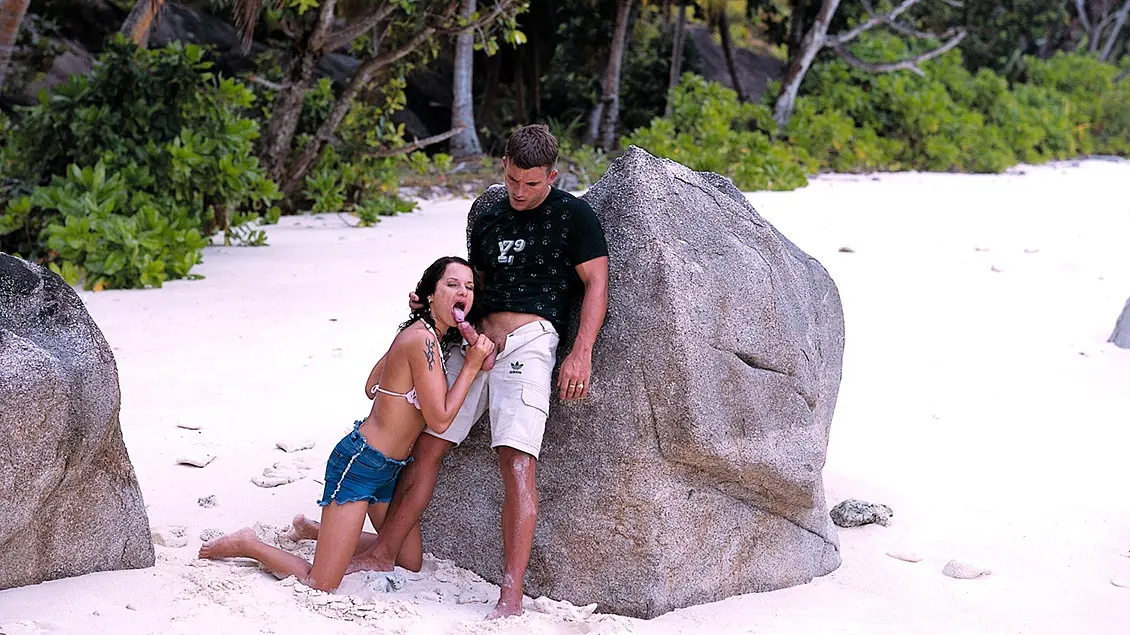 Pretty Luisa Gives Her Boyfriend a Blowjob until He Cums (Private 2012)