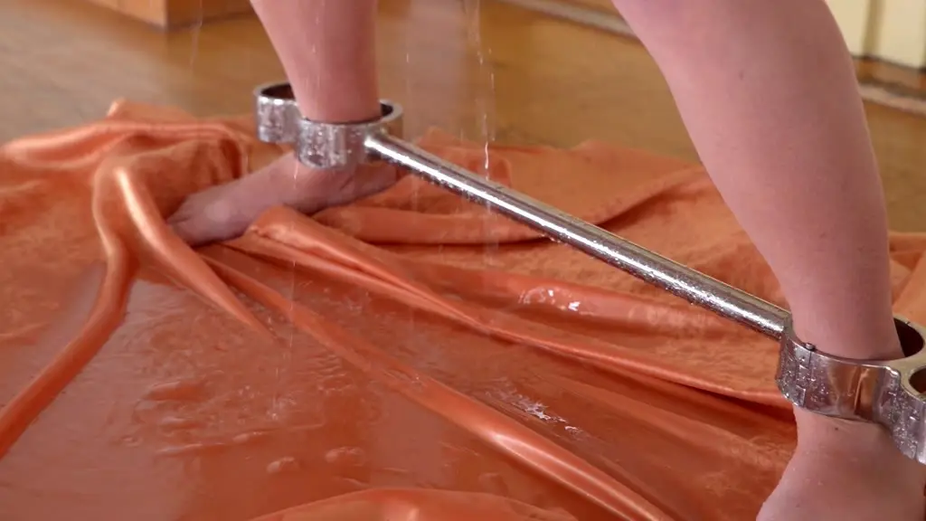 Humiliated Thru Pissing (PornWorld 2014)