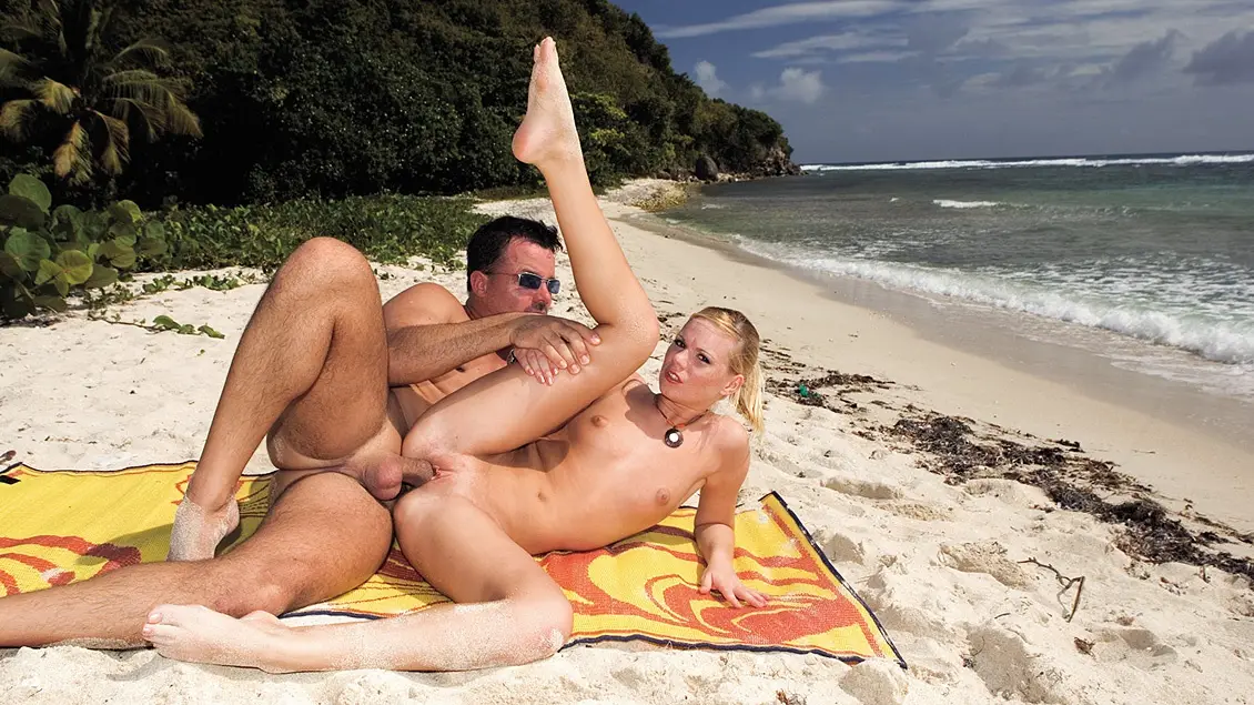 Yasmine Gold Masturbates While Having Her Asshole Drilled on a Beach (Private 2011)